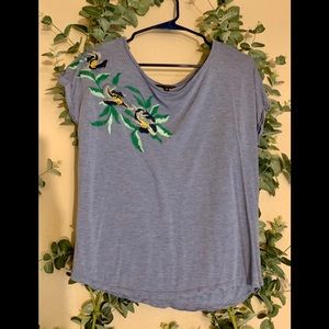 blue floral tee 💙💐